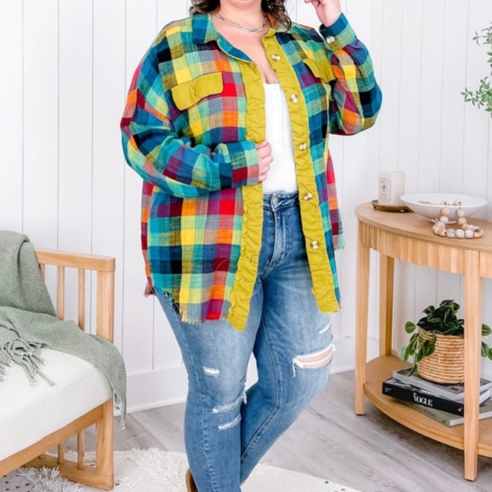 *NWT* BiBi Plaid Long Sleeve Button Down Shacket.